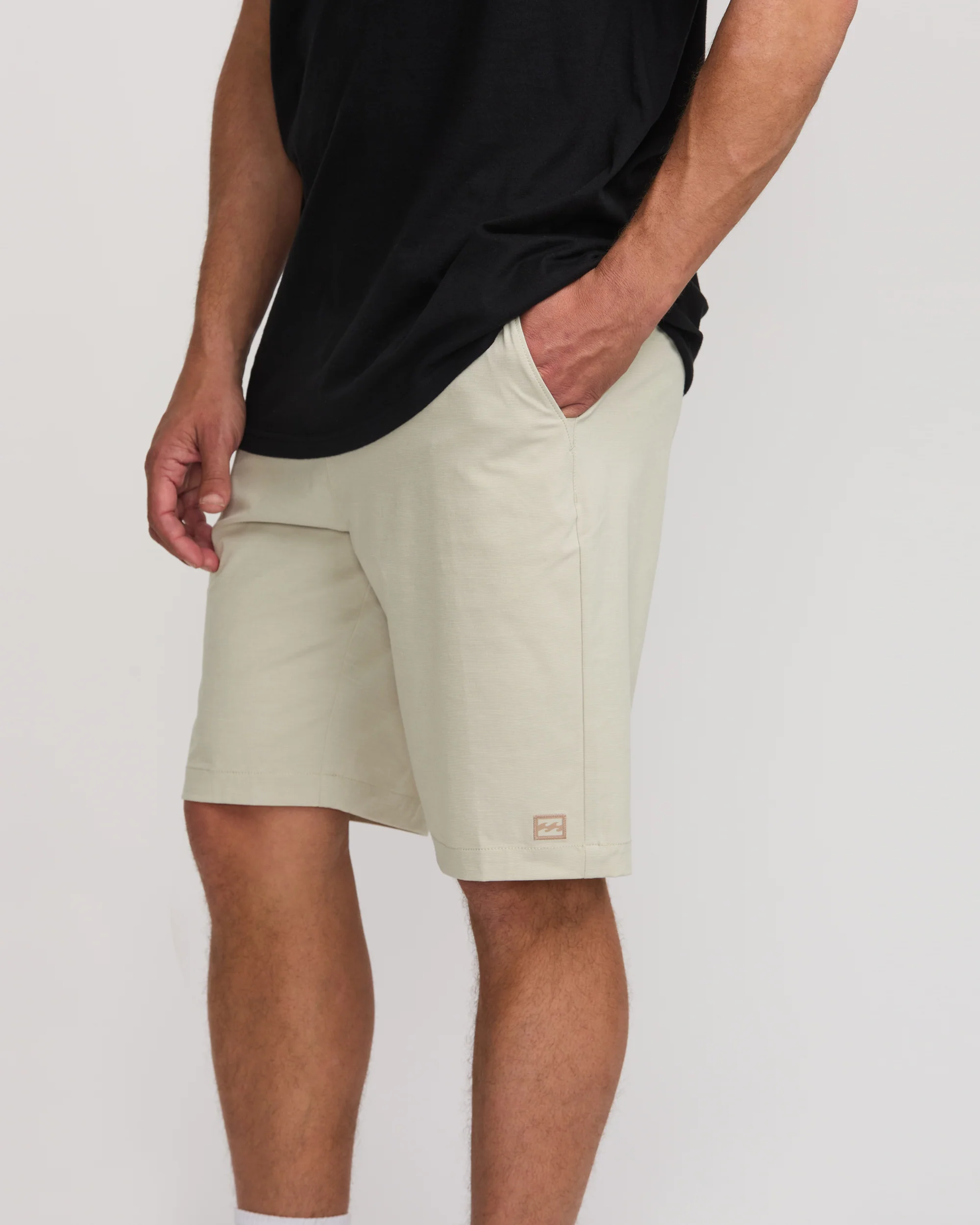Crossfire Submersible 21" Hybrid Shorts - Bleached Sand - Image 8