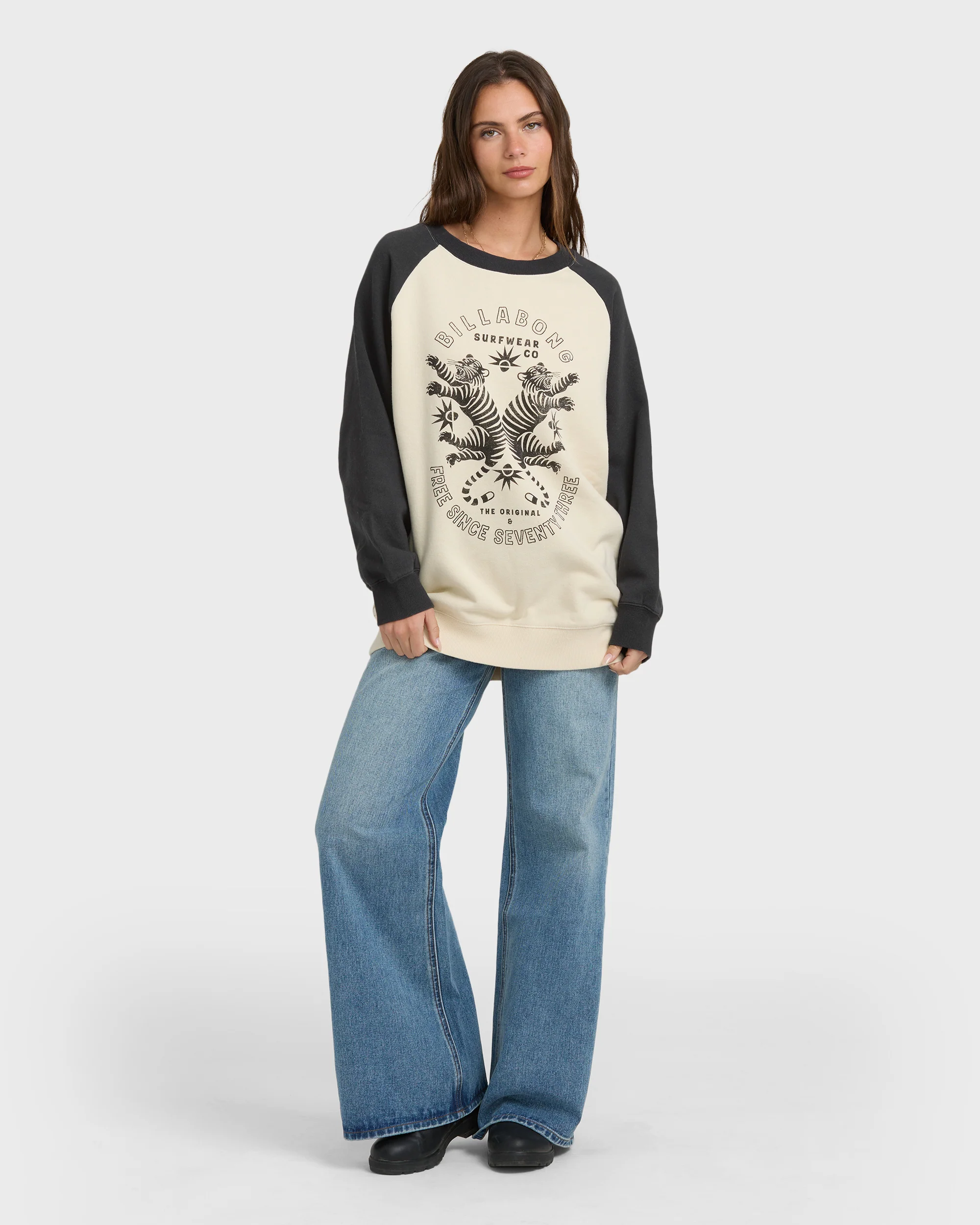 Emmers Raglan Crewneck Sweatshirt - Black Sands - Image 3